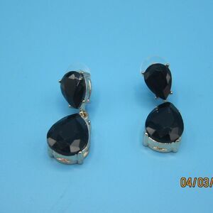 💥5/$10💥Black rhinestone gold-plated earrings NWOT